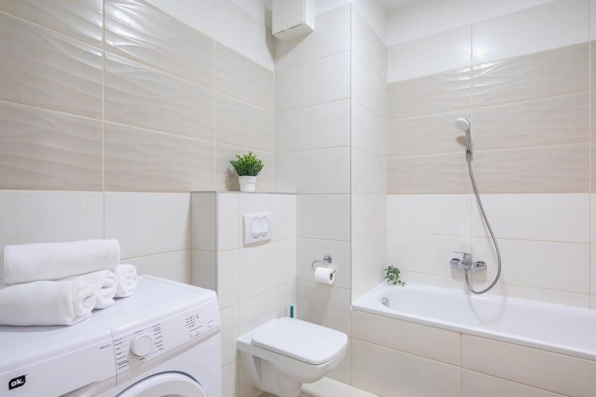 Central - New - Cozy Stay บูดาเปสต์ ภายนอก รูปภาพ