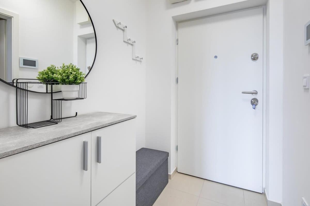 Central - New - Cozy Stay บูดาเปสต์ ภายนอก รูปภาพ